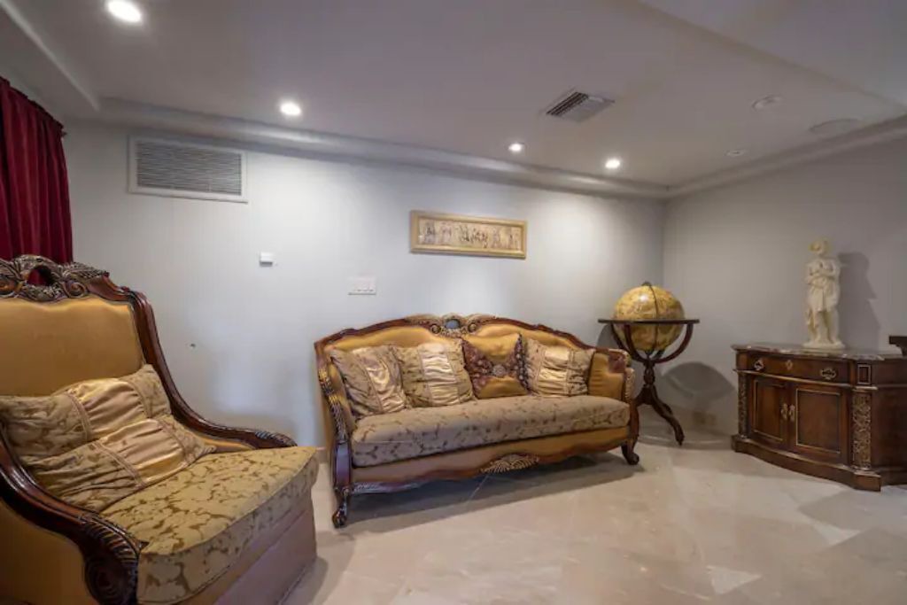 Photo of Livingroom in Greenway Plaza-Upper Kirby