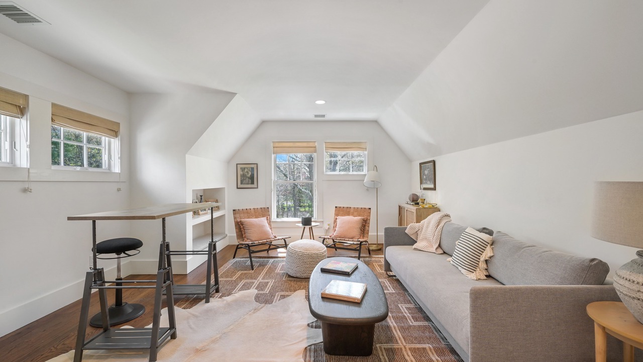 Photo of Livingroom in Wainscott