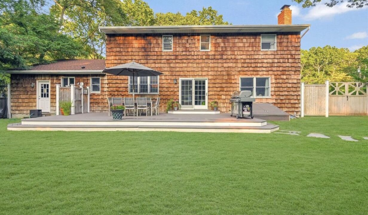 Photo of Patio Balcony in Hampton Bays