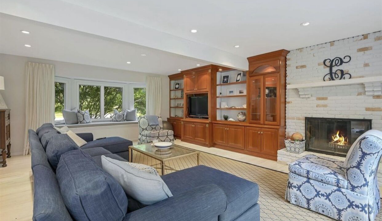Photo of Livingroom in Hampton Bays