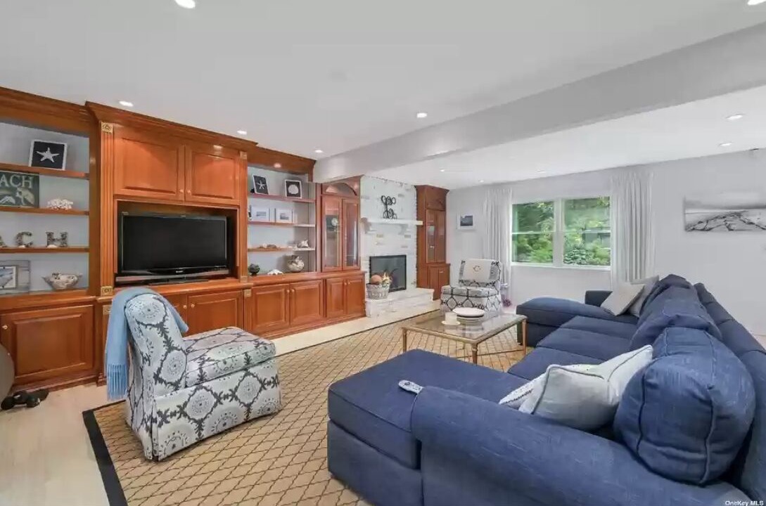 Photo of Livingroom in Hampton Bays