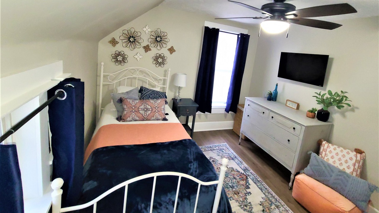 Photo of Bedroom in Elyria