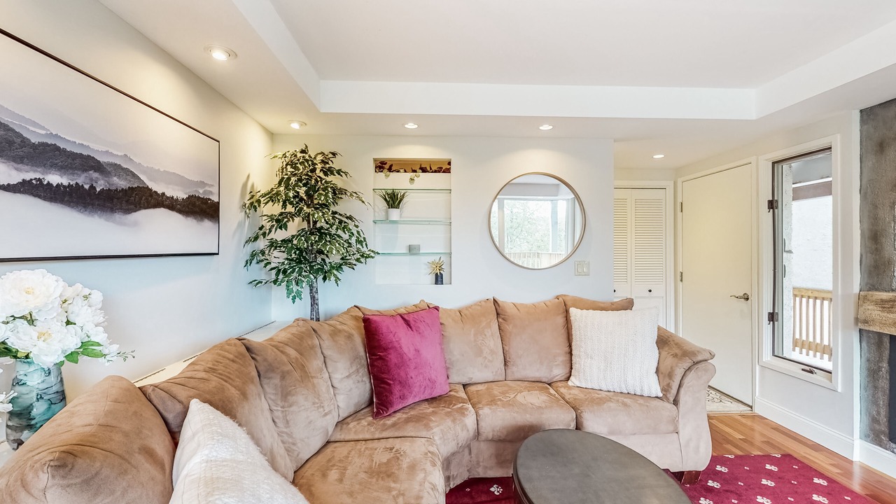 Photo of Livingroom in Warren