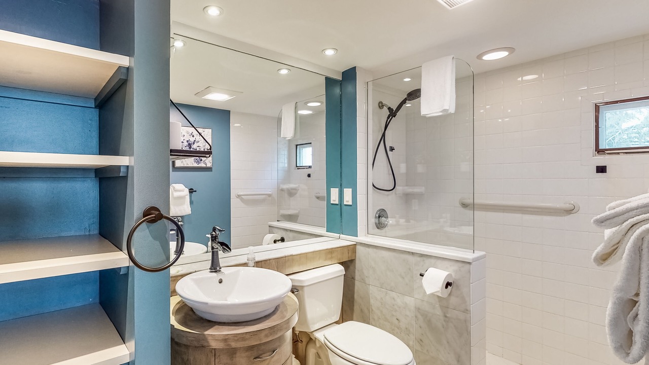 Photo of Bathroom in Warren
