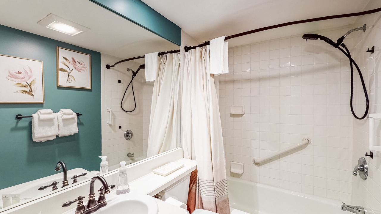 Photo of Bathroom in Warren