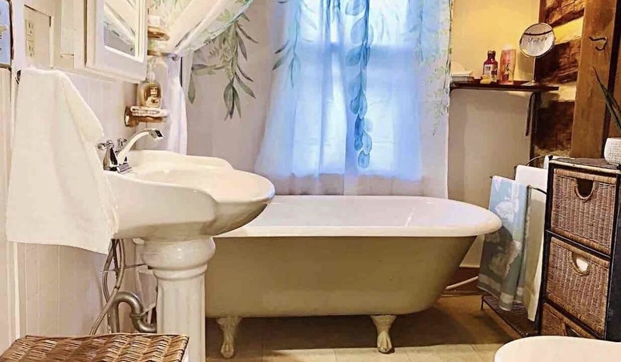 Photo of Bathroom in Spottswood