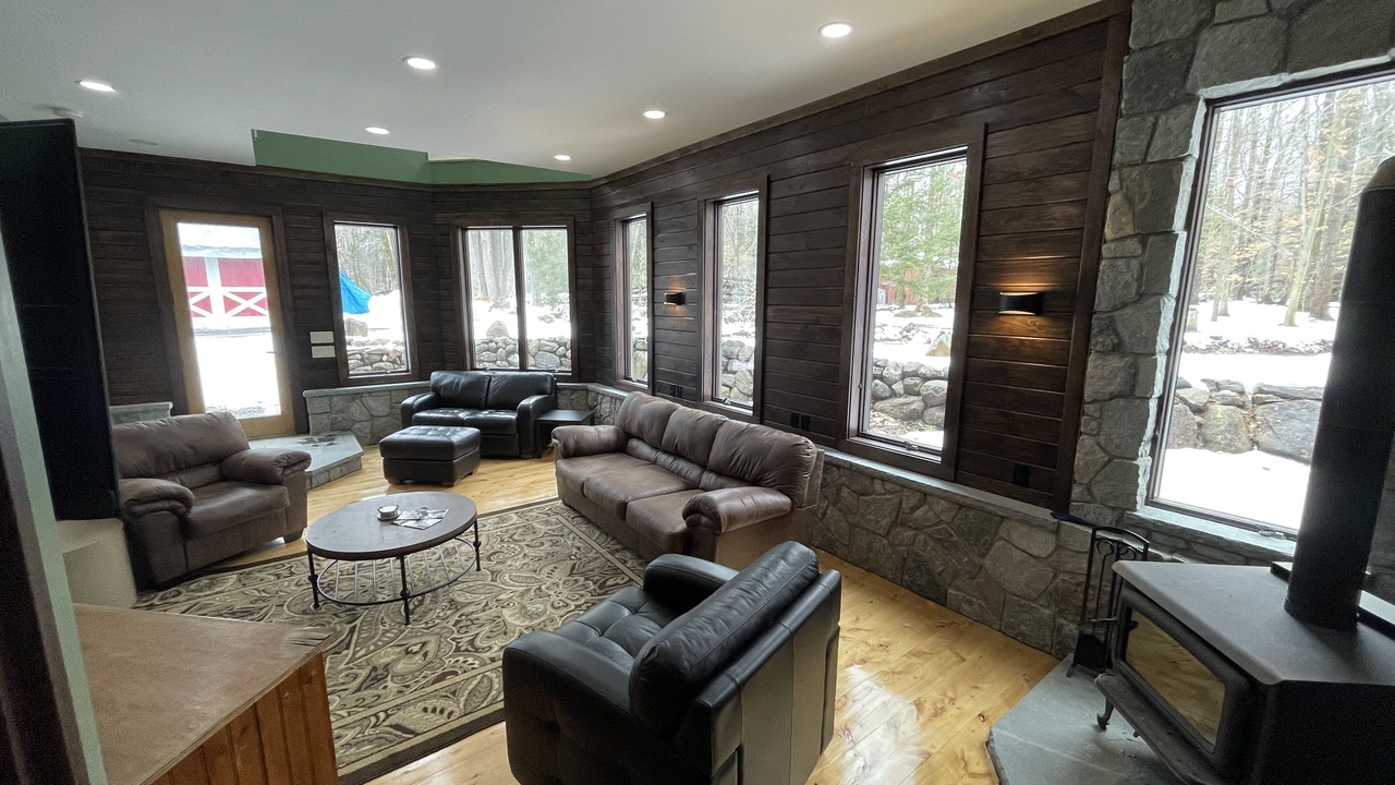 Photo of Livingroom in Salisbury Center