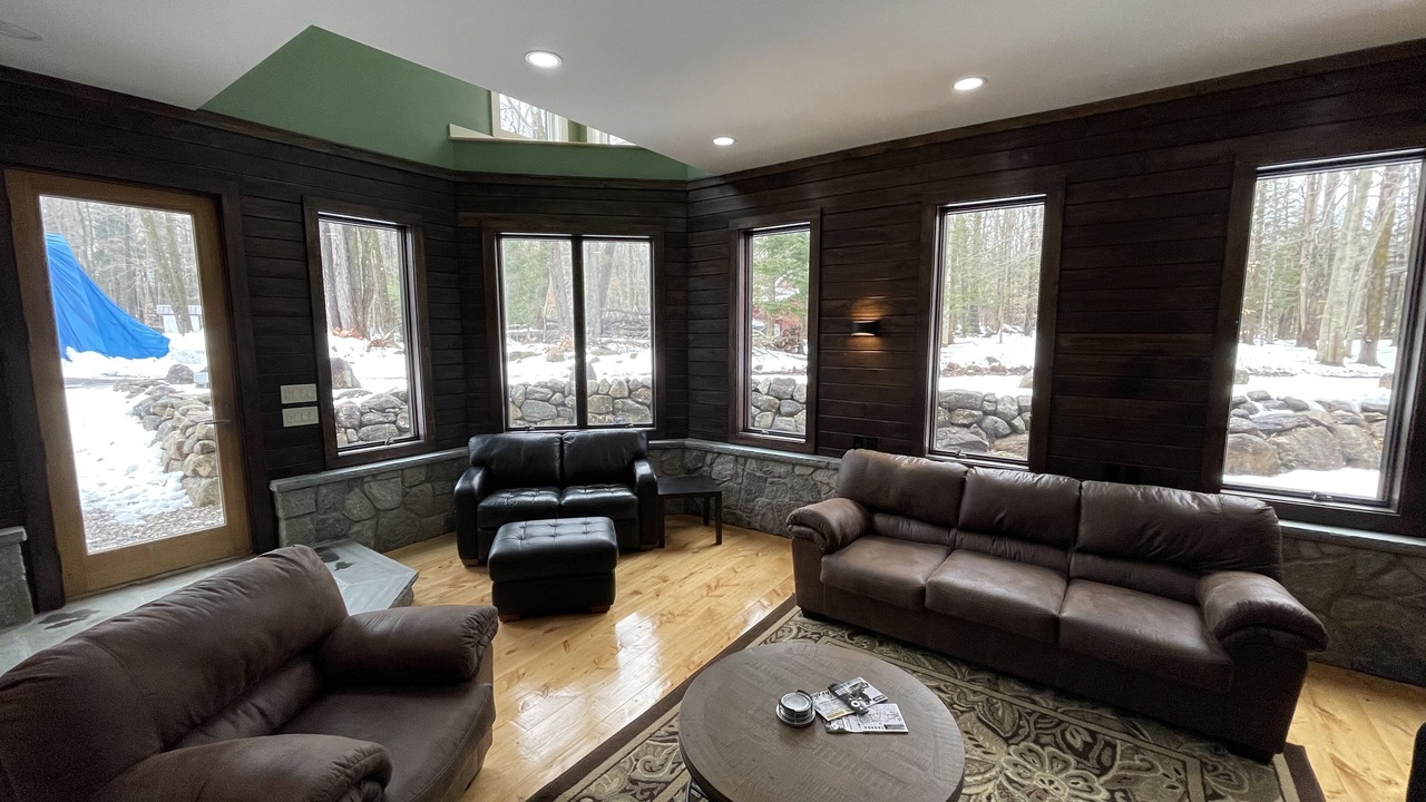 Photo of Livingroom in Salisbury Center