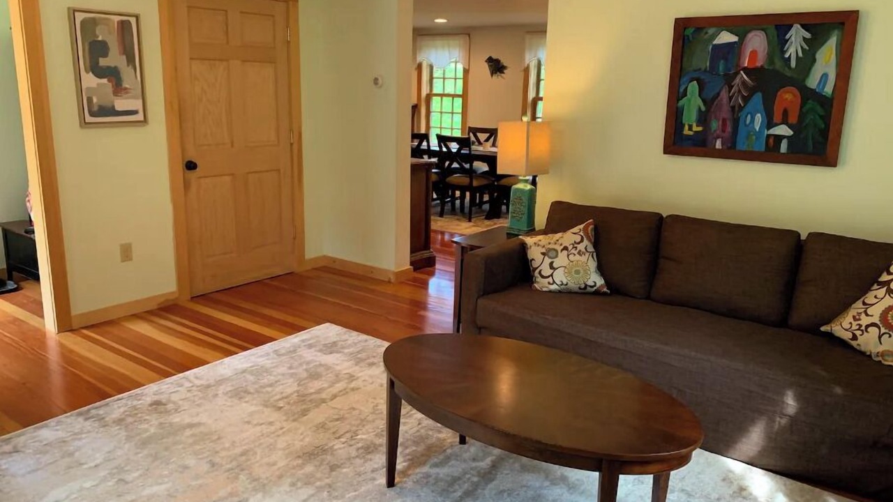 Photo of Livingroom in Roxbury