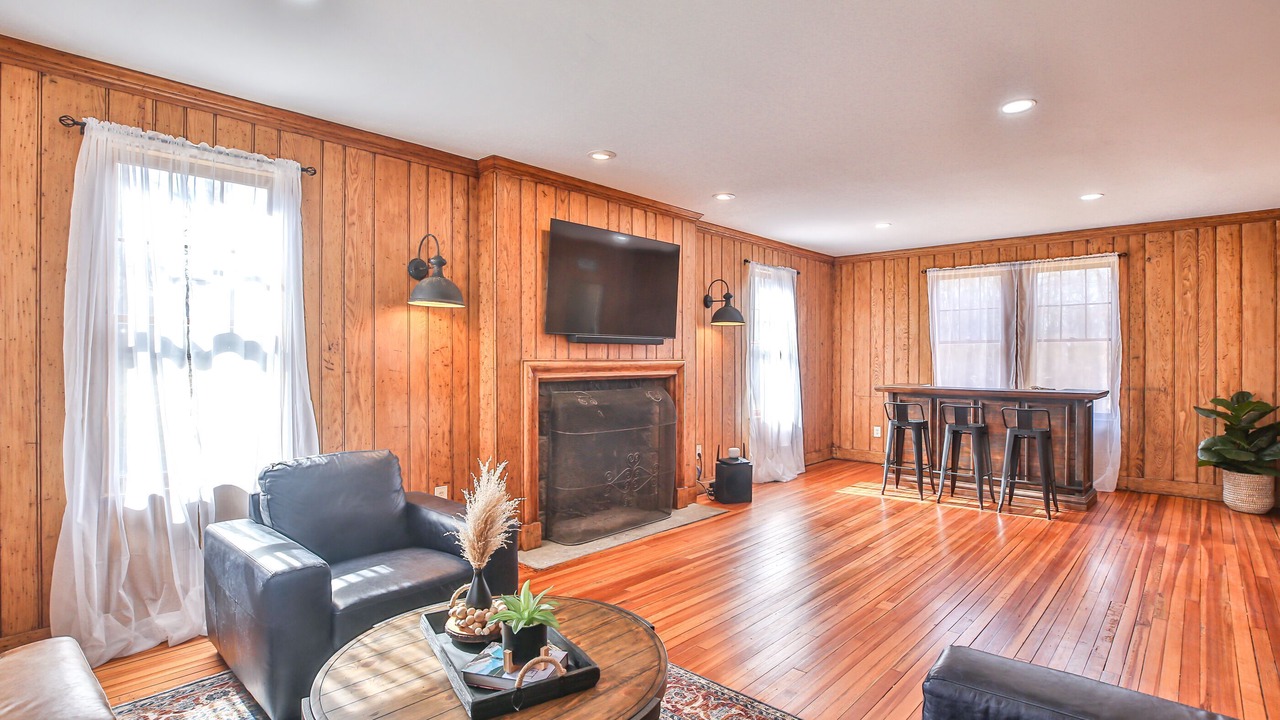 Photo of Bedroom in Bluemont