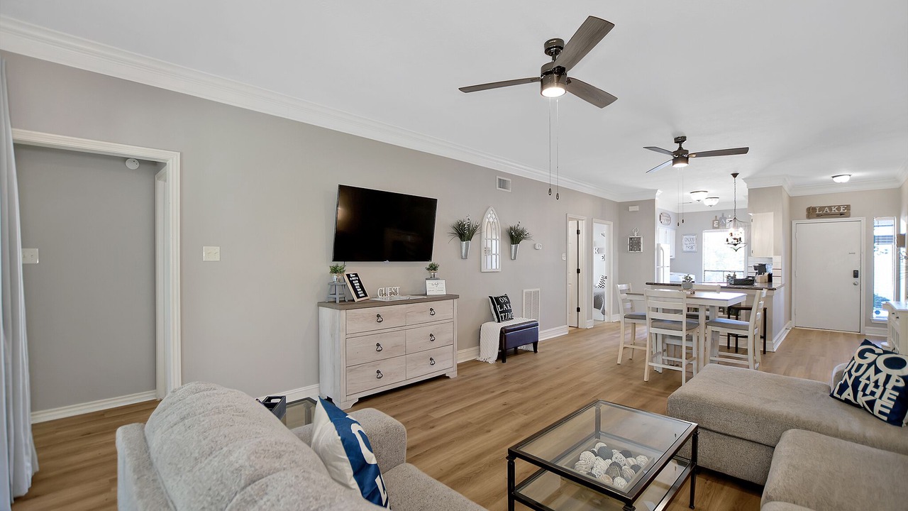 Photo of Livingroom in April Sound