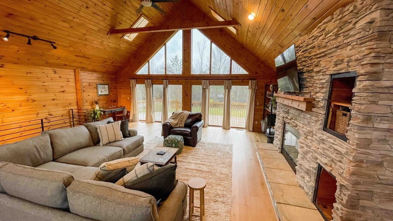 Photo of Livingroom in Wales Center