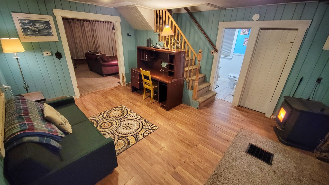 Photo of Livingroom in East Charleston