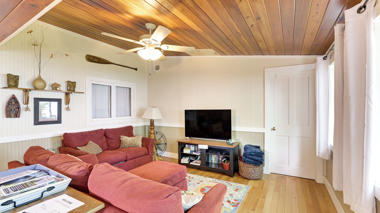Photo of Livingroom in North Hero