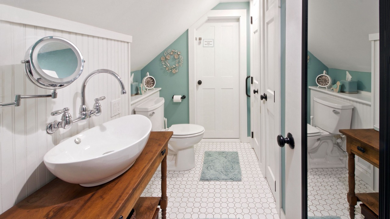Photo of Bathroom in Tamworth