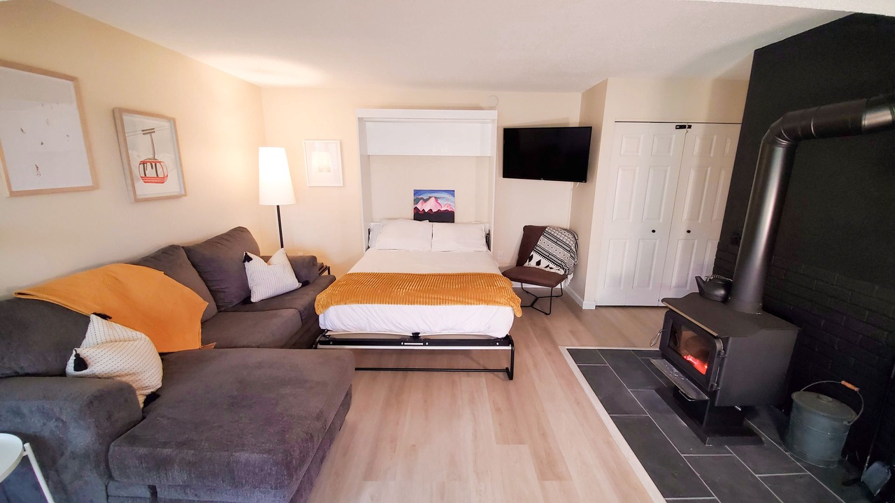Photo of Livingroom in East Burke