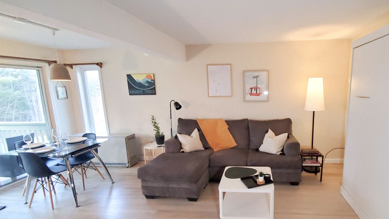 Photo of Livingroom in East Burke