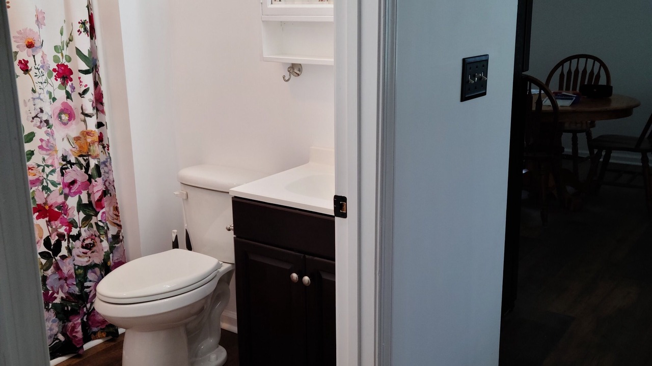 Photo of Bathroom in Hood