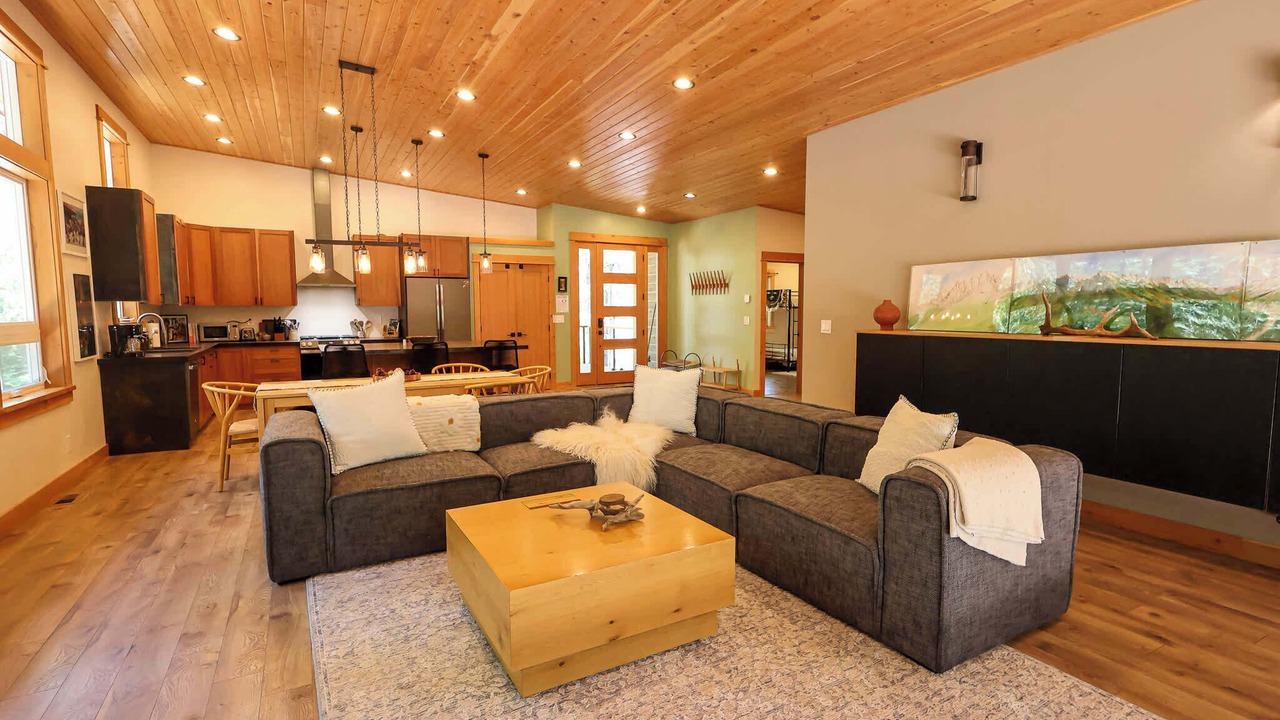 Photo of Livingroom in Mazama