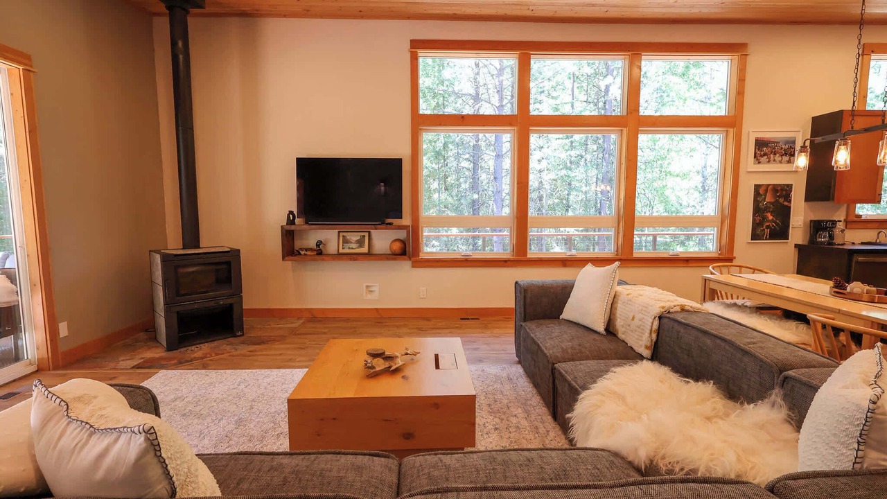 Photo of Livingroom in Mazama