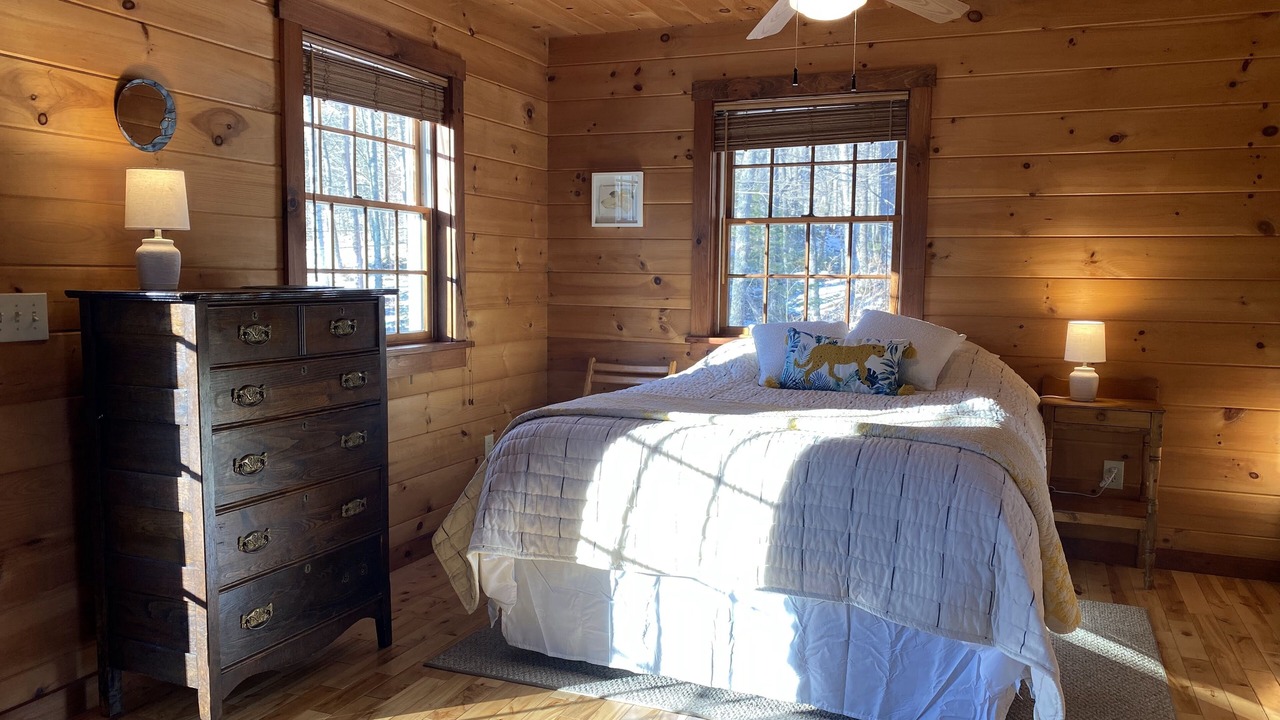 Photo of Bedroom in Roxbury