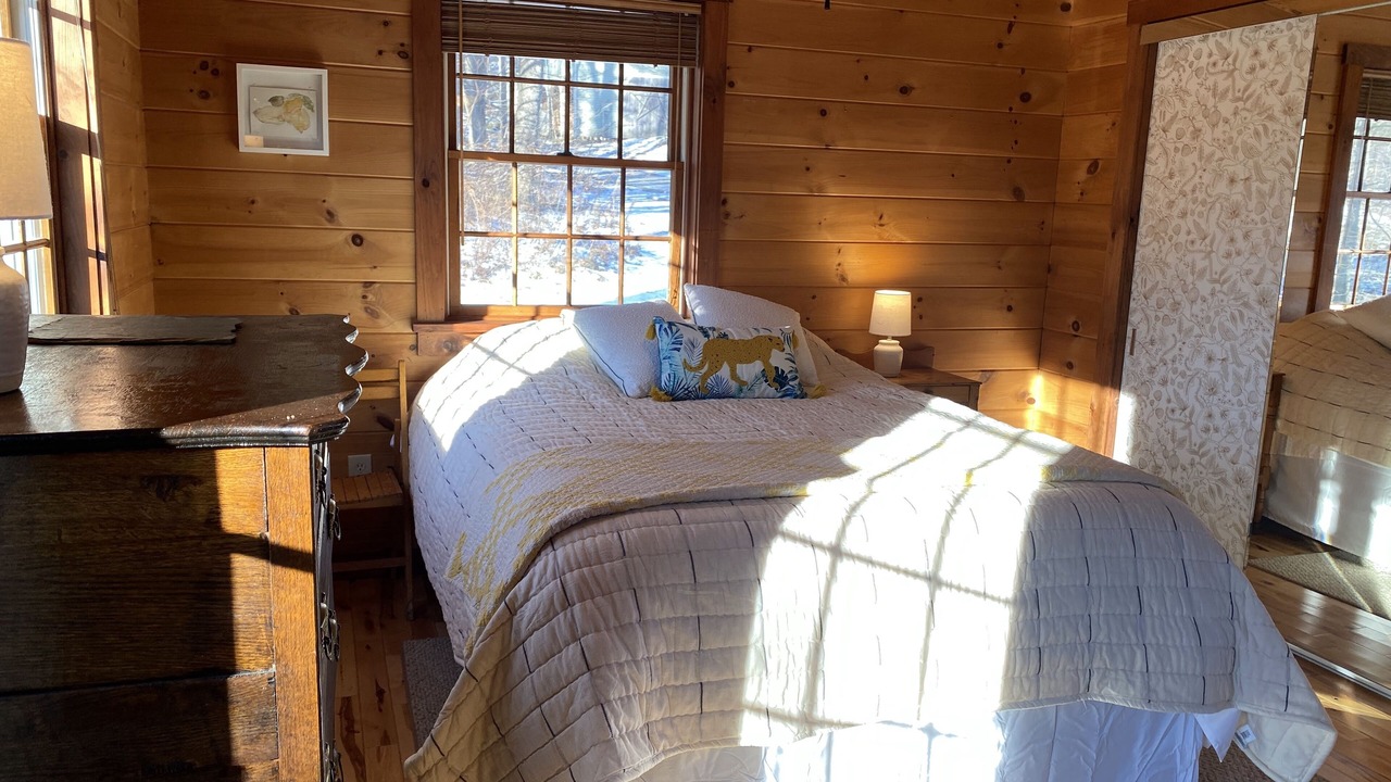 Photo of Bedroom in Roxbury