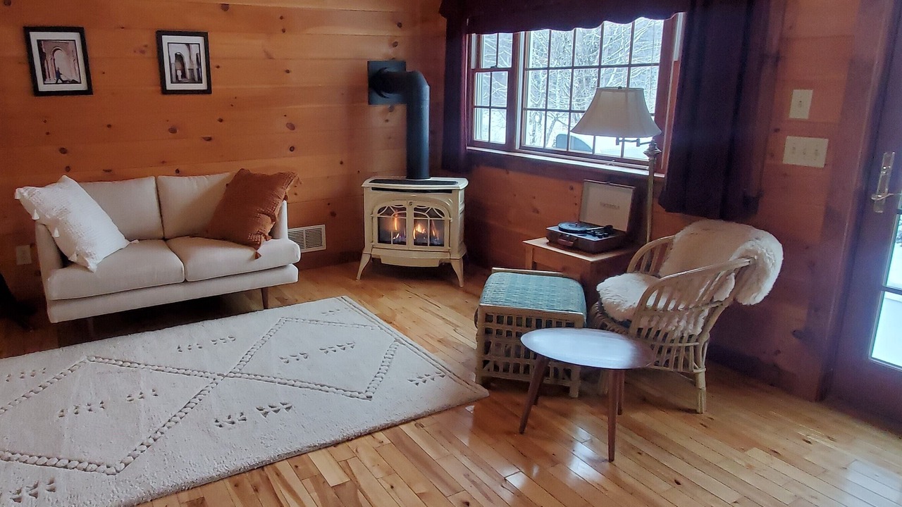 Photo of Livingroom in Roxbury