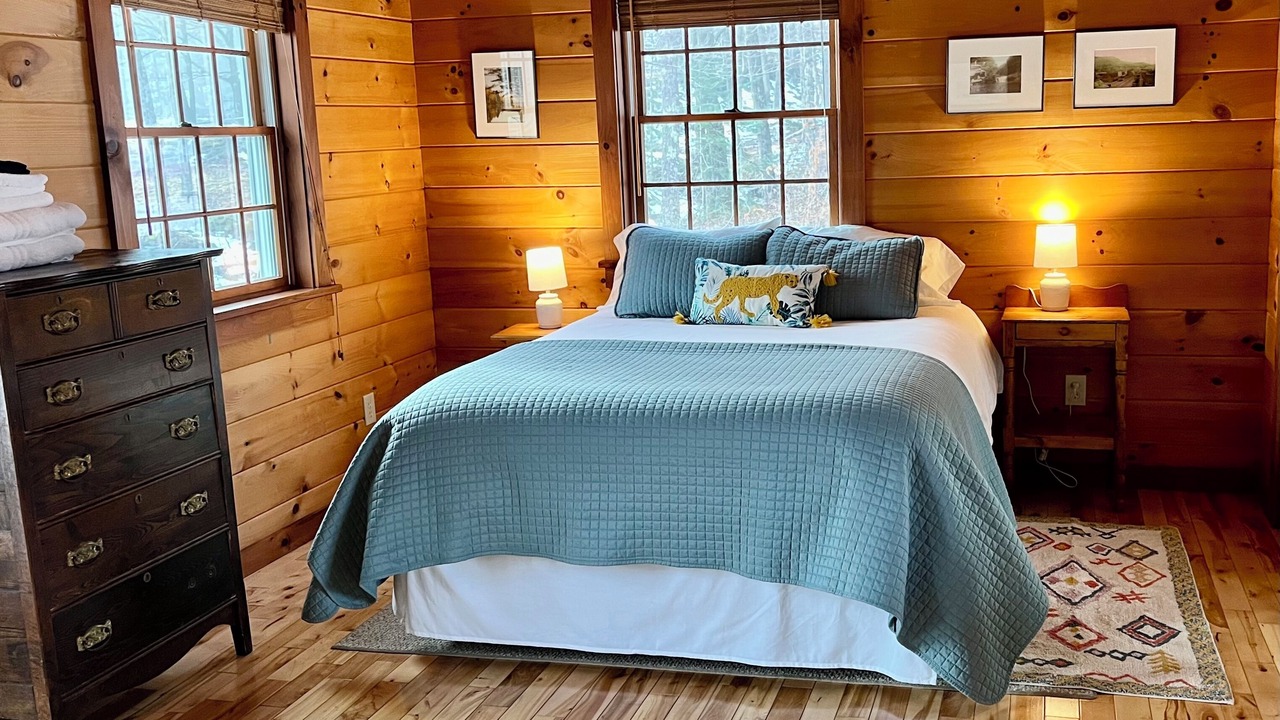 Photo of Bedroom in Roxbury