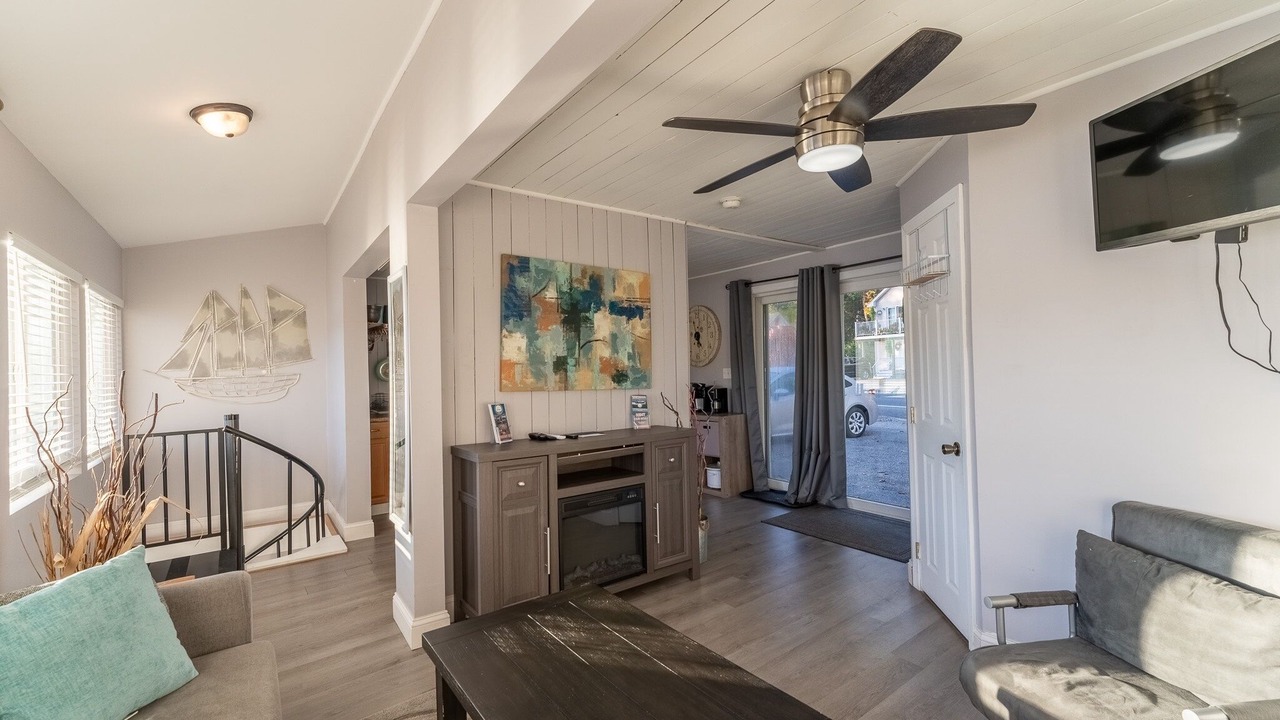 Photo of Livingroom in Alton Bay