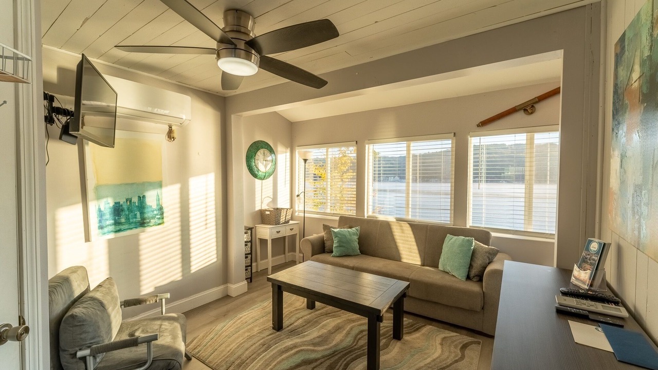 Photo of Livingroom in Alton Bay