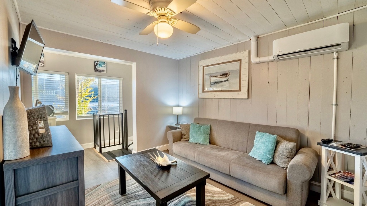 Photo of Livingroom in Alton Bay