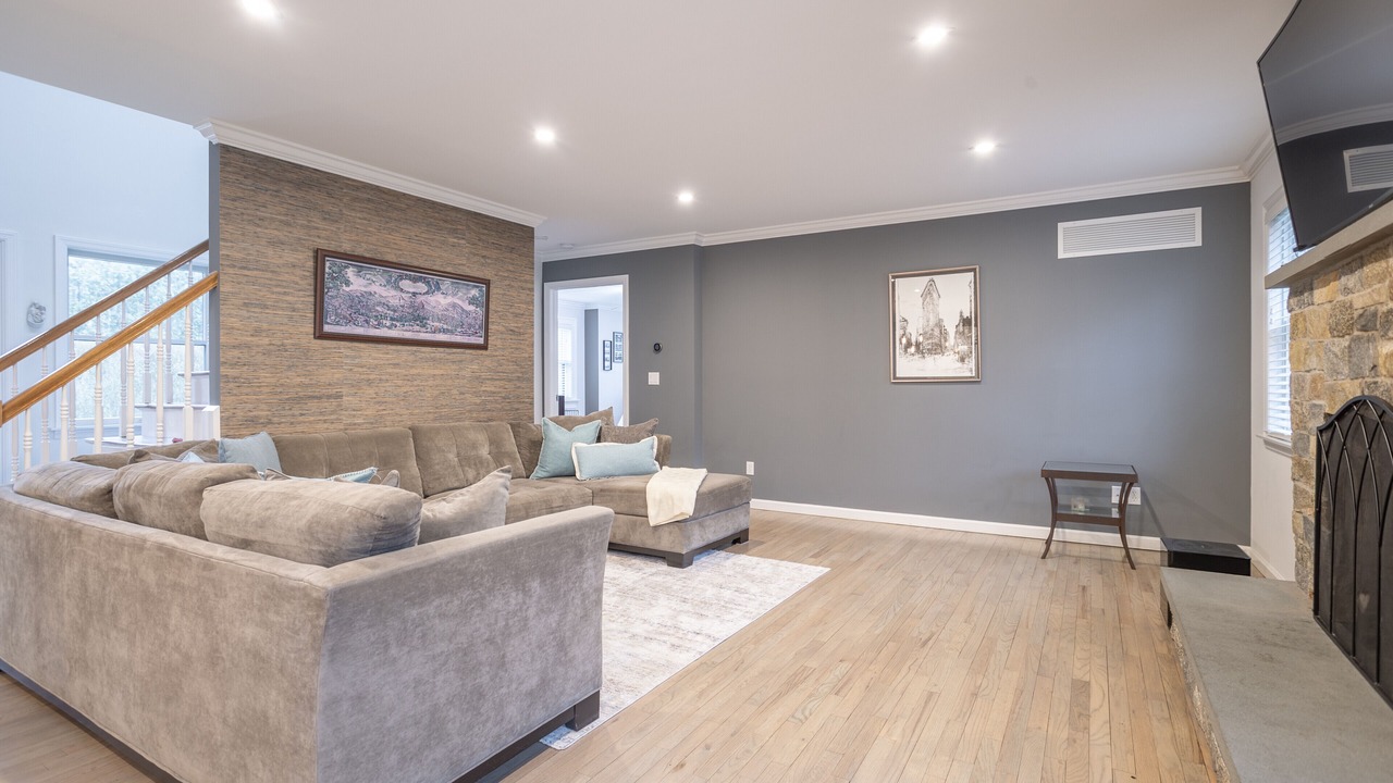 Photo of Livingroom in East Hampton North