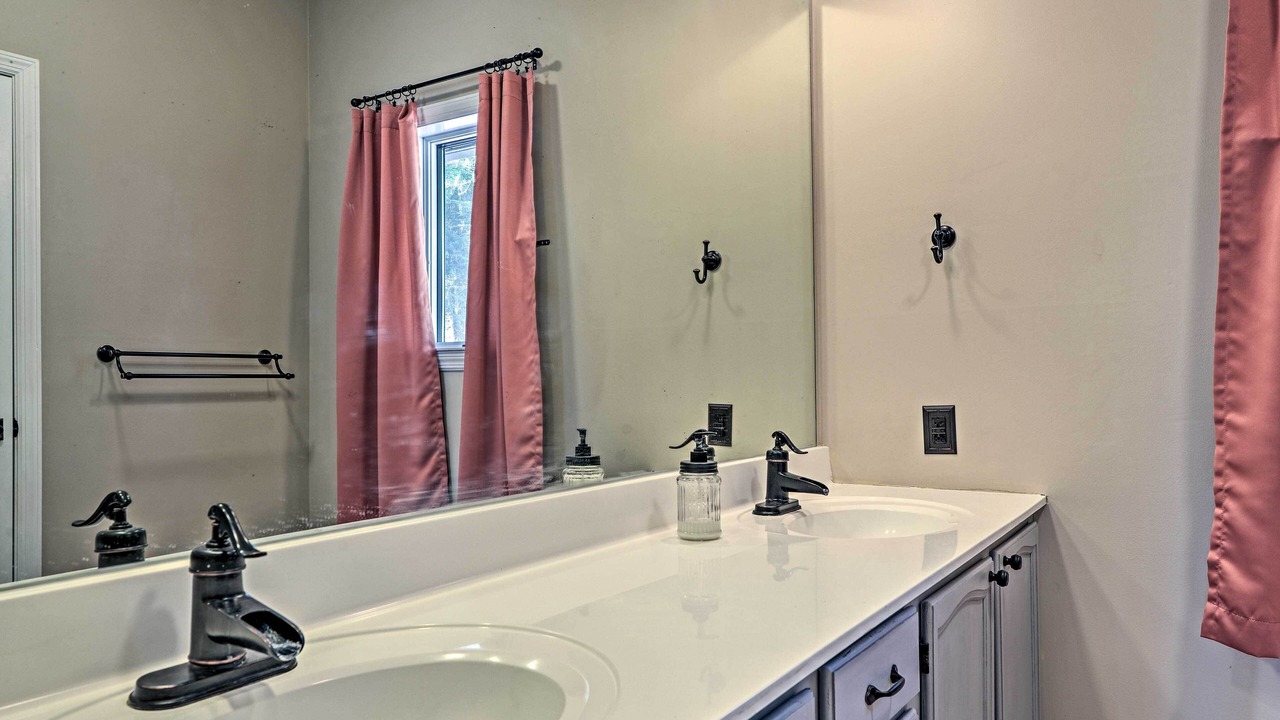 Photo of Bathroom in Alpine Lake