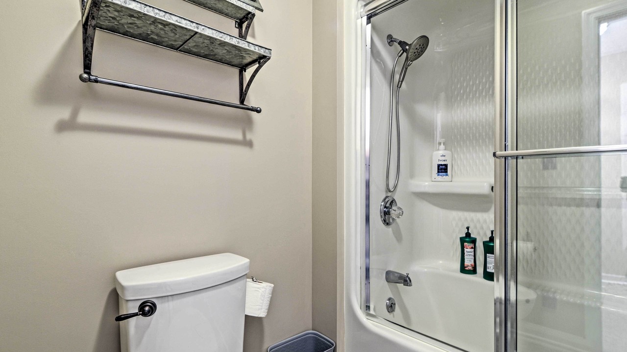 Photo of Bathroom in Alpine Lake