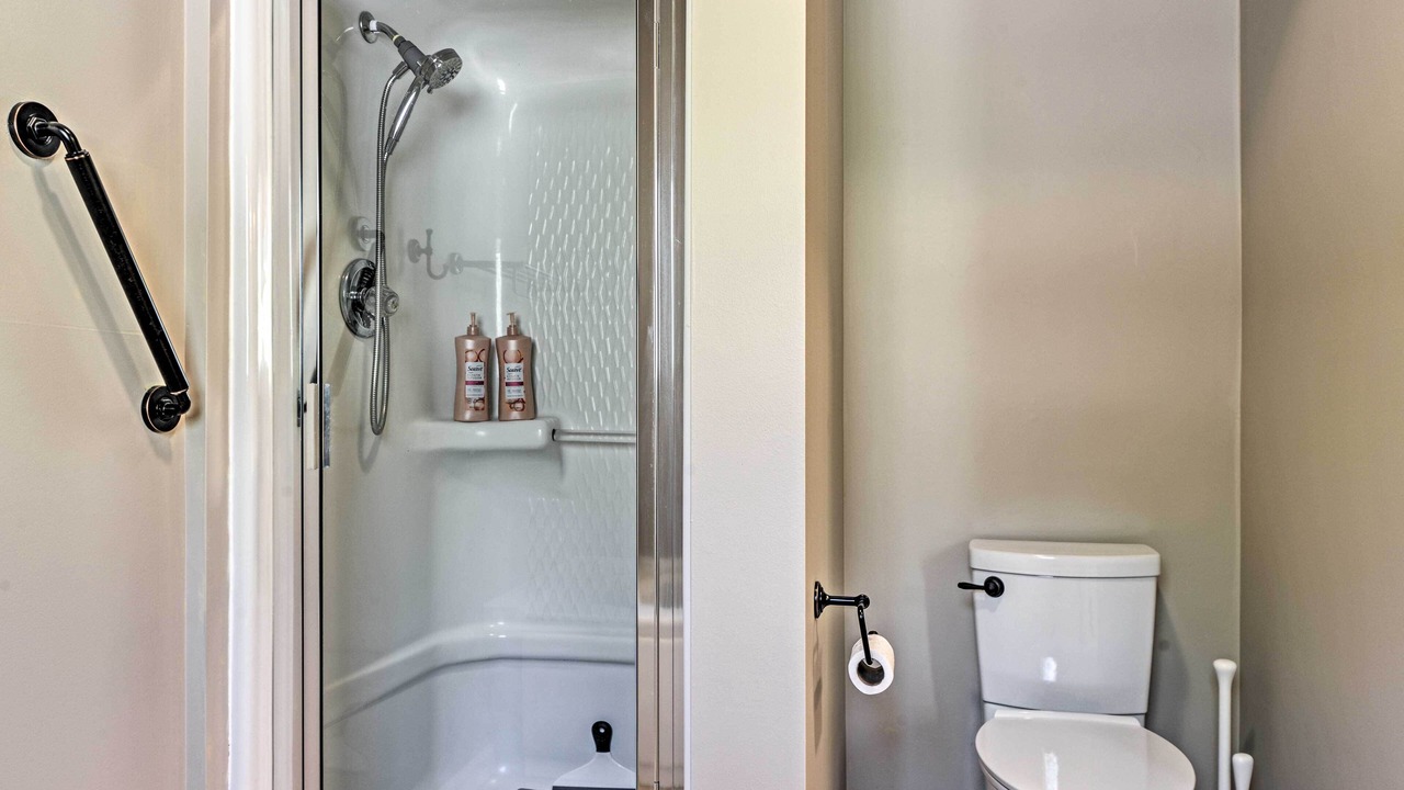Photo of Bathroom in Alpine Lake