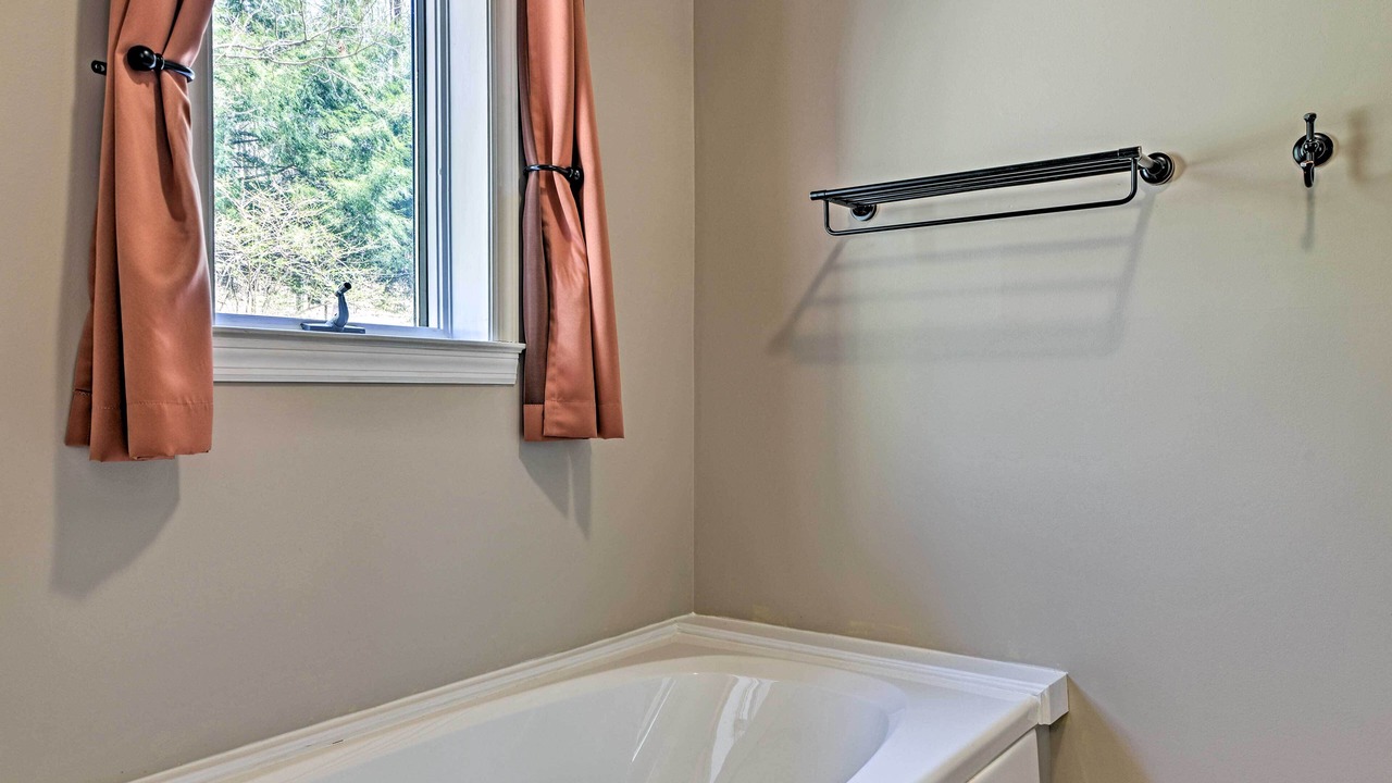 Photo of Bathroom in Alpine Lake