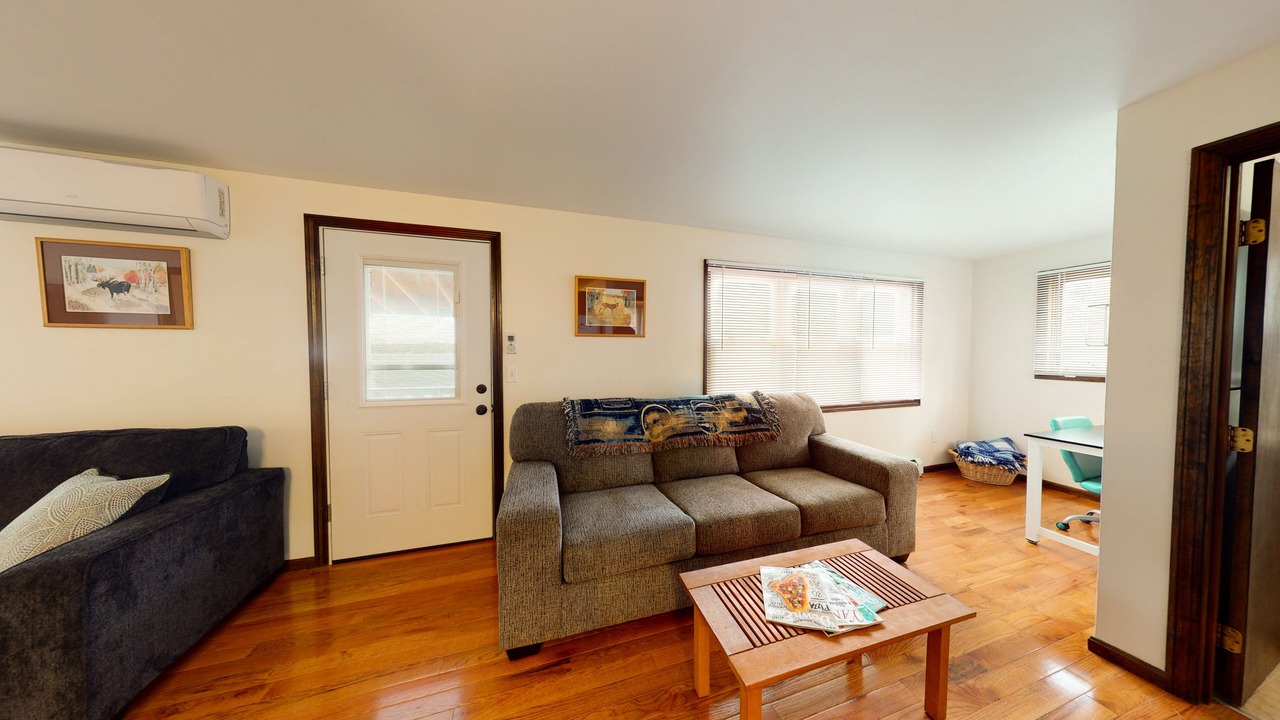 Photo of Livingroom in Weeks Mills