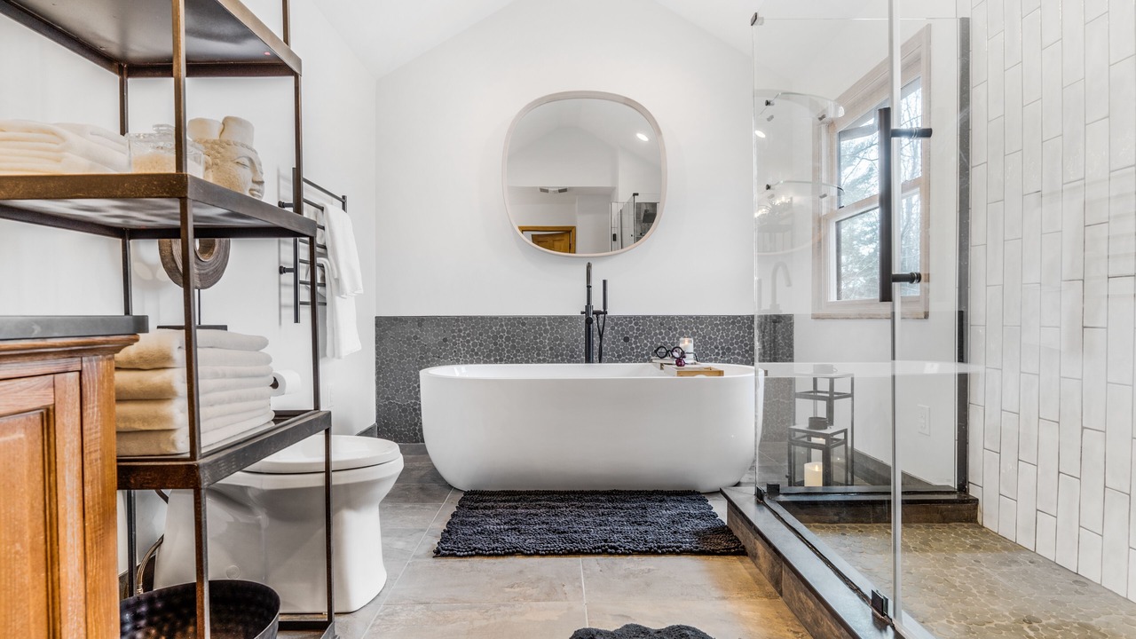 Photo of Bathroom in Hadley