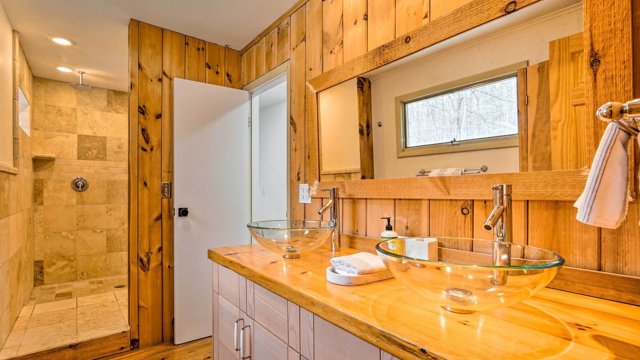 Photo of Bathroom in Hydeville