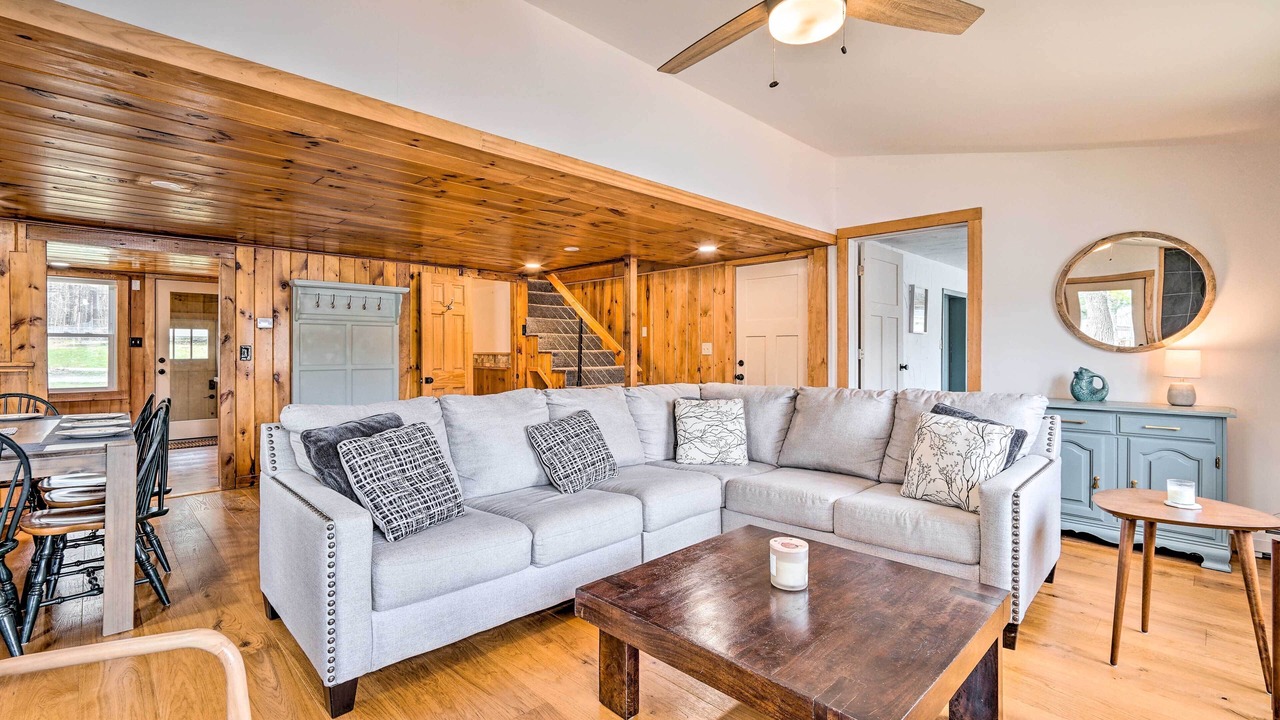 Photo of Livingroom in Hydeville
