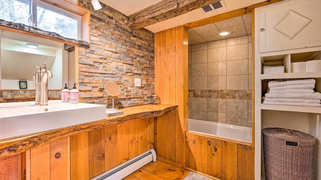 Photo of Bathroom in Hydeville