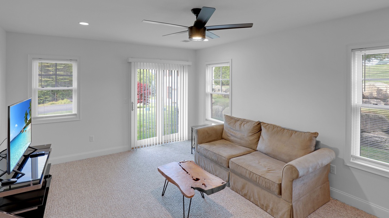 Photo of Livingroom in Thornton