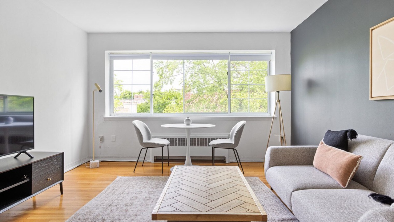Photo of Livingroom in North Brookline
