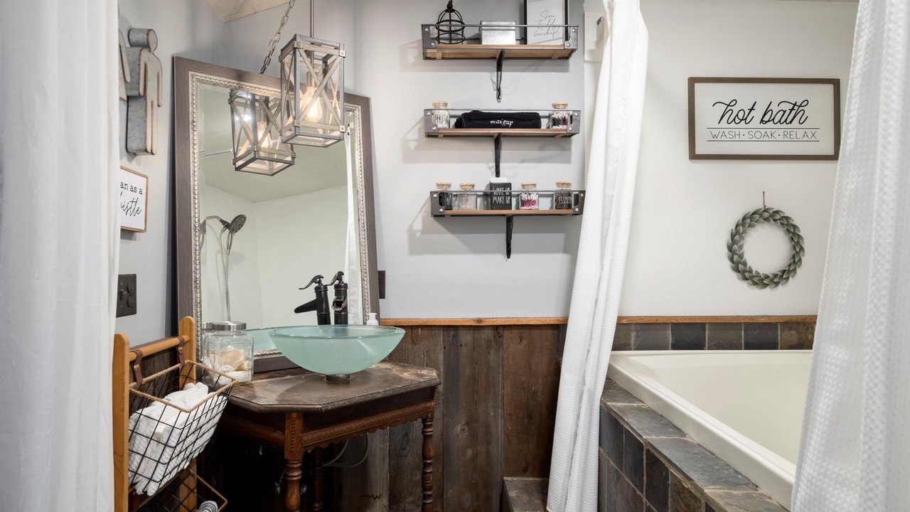 Photo of Bathroom in Warren