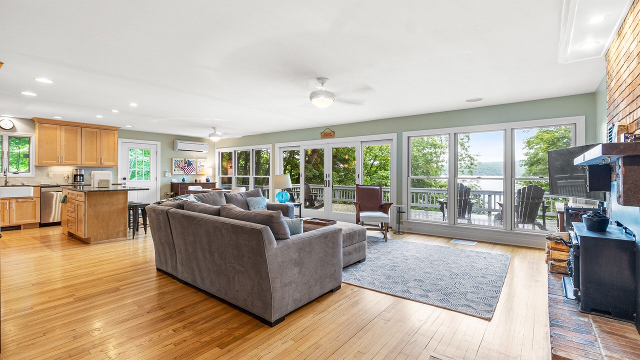Photo of Livingroom in North Lake George