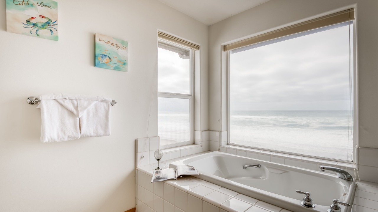 Photo of Bedroom in Gleneden Beach