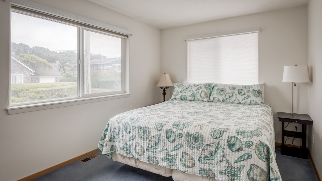 Photo of Bedroom in Gleneden Beach