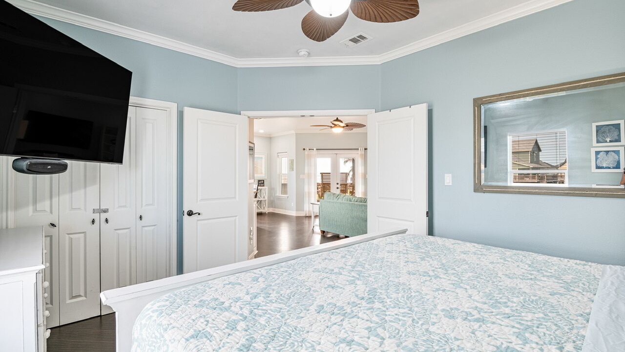 Photo of Bedroom in Crystal Beach