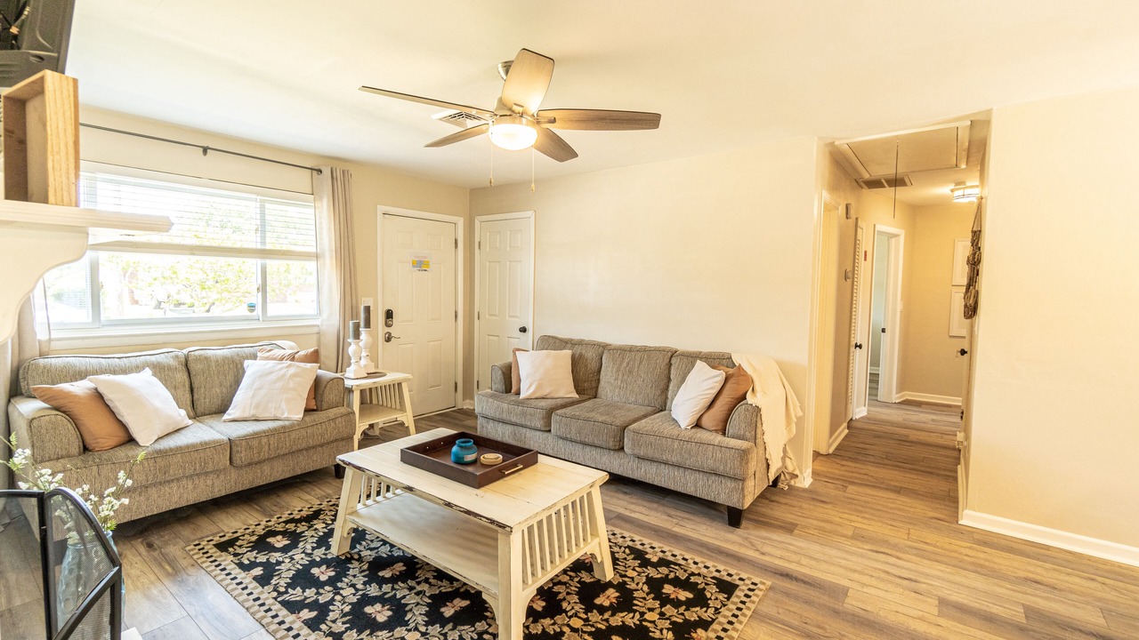 Photo of Livingroom in Bayview