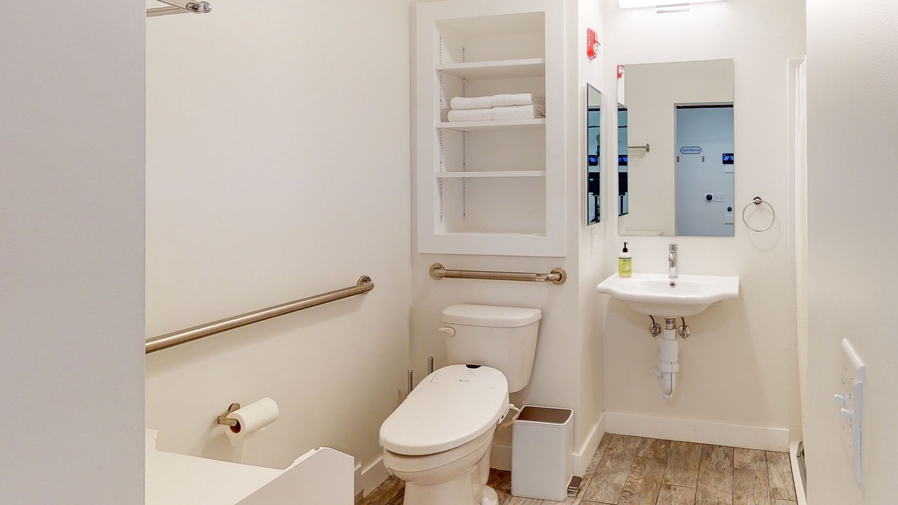 Photo of Bathroom in Warren